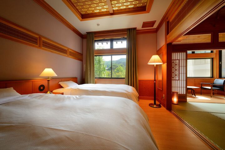 Room 10 of 77