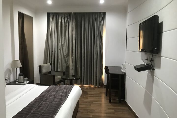 Room 12 of 37