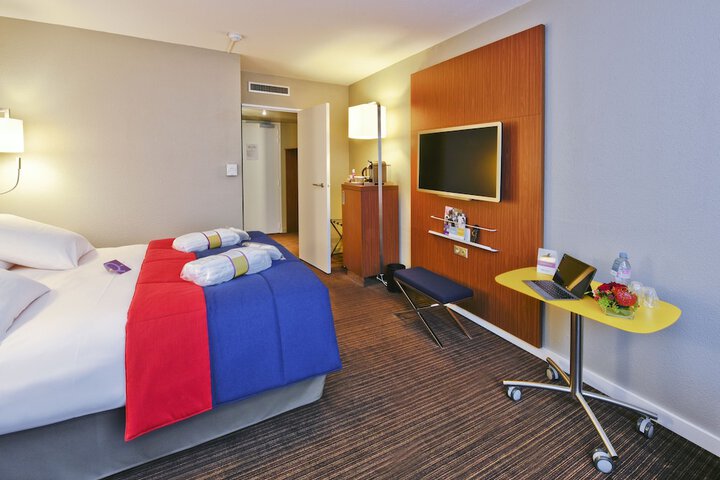 Room 4 of 69