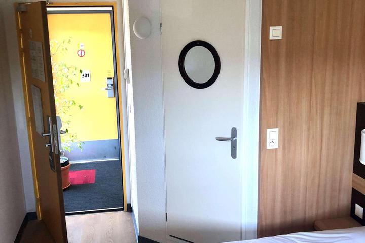 Room 14 of 31