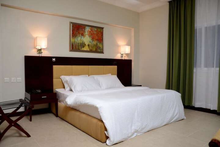 Room 6 of 15