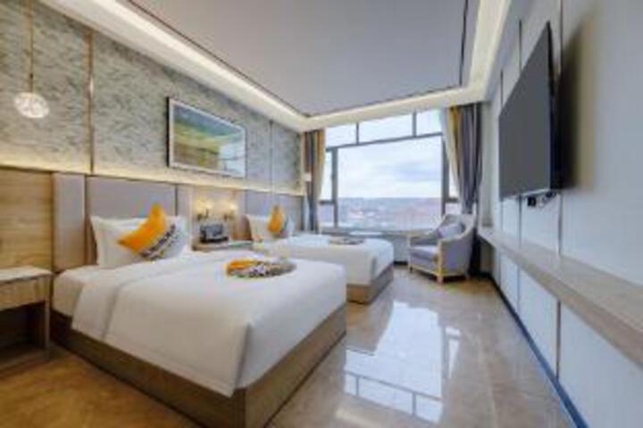 Room 8 of 9