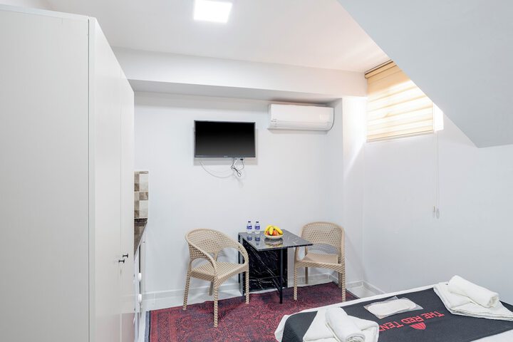 Room 6 of 17