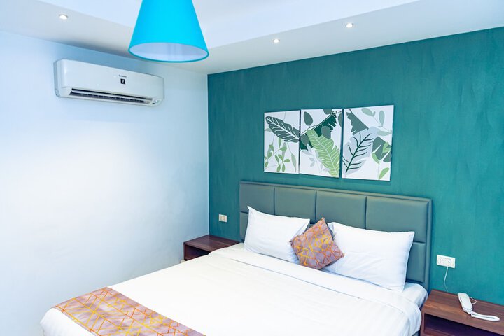 Room 33 of 158