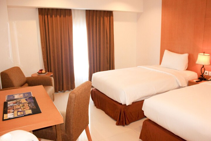 Room 9 of 33