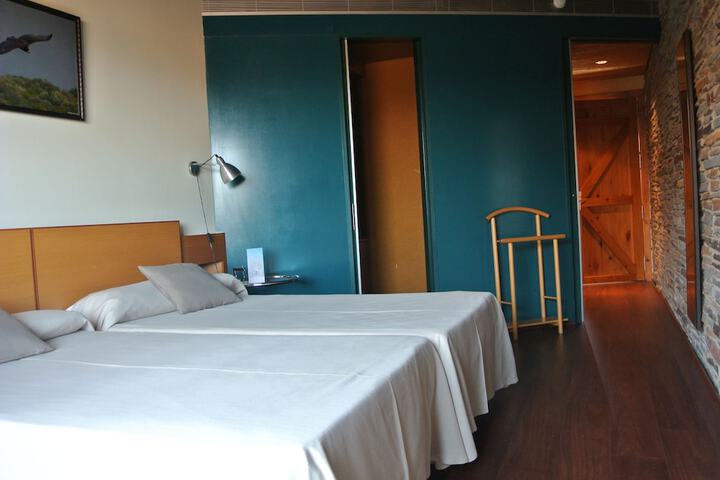 Room 4 of 61