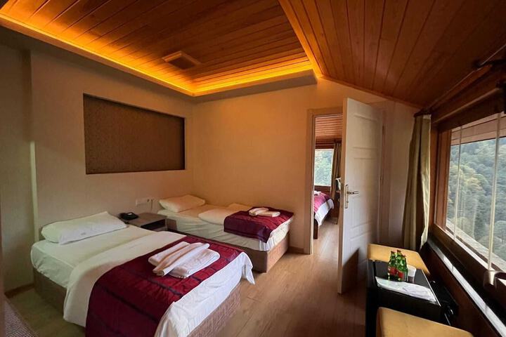 Room 4 of 31