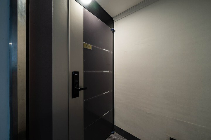 Ballroom/Hall 72 of 82