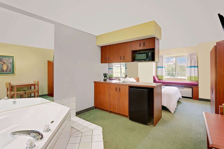 Room 1 of 28
