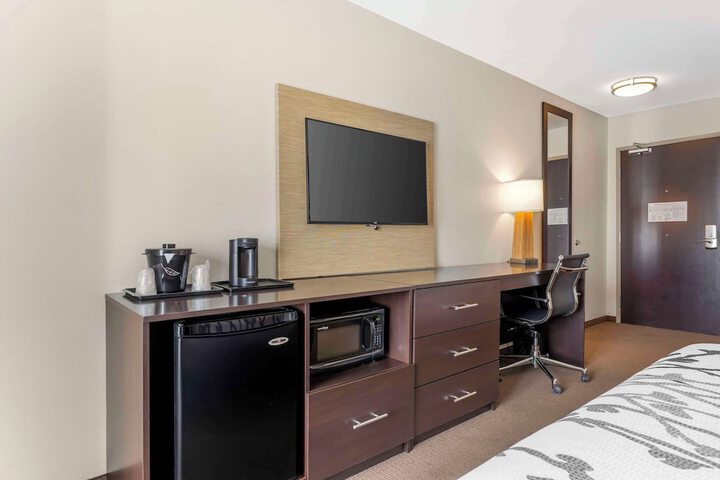 Quadruple Accessible Queen Size Bed (12 of 12)
