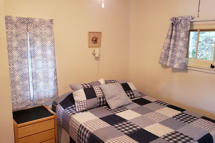 Room 33 of 215