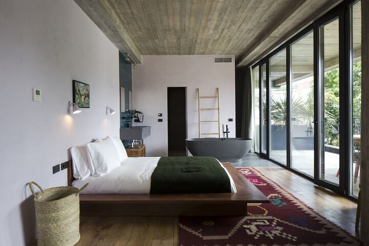 Room 2 of 48