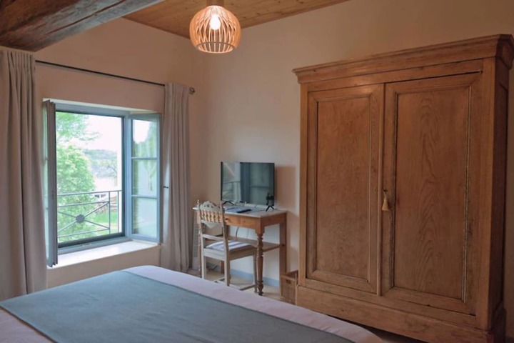 Room 6 of 32
