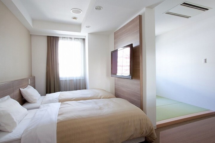 Room 27 of 75