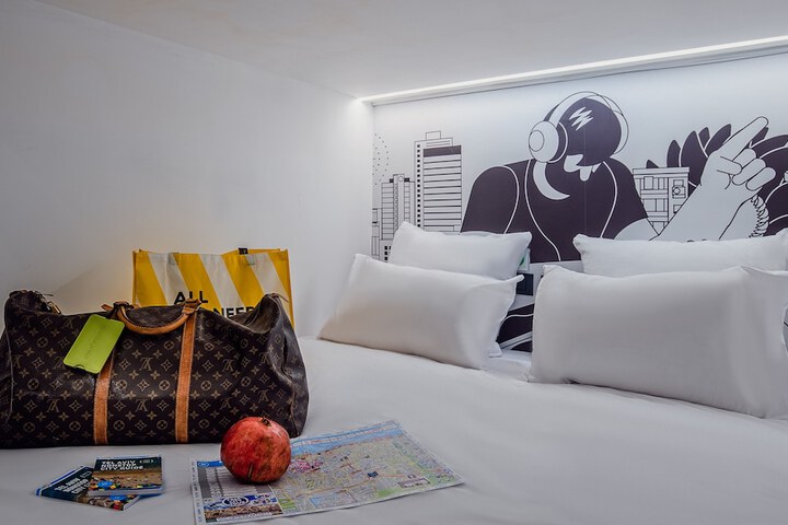 Room 16 of 44