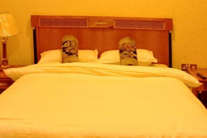 Room 13 of 34