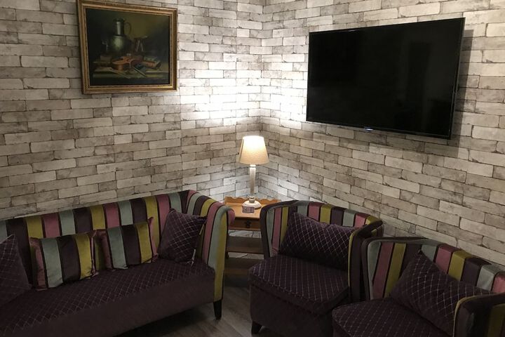 Lounge 39 of 44