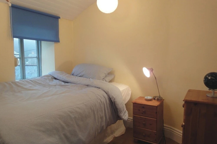 Room 2 of 10