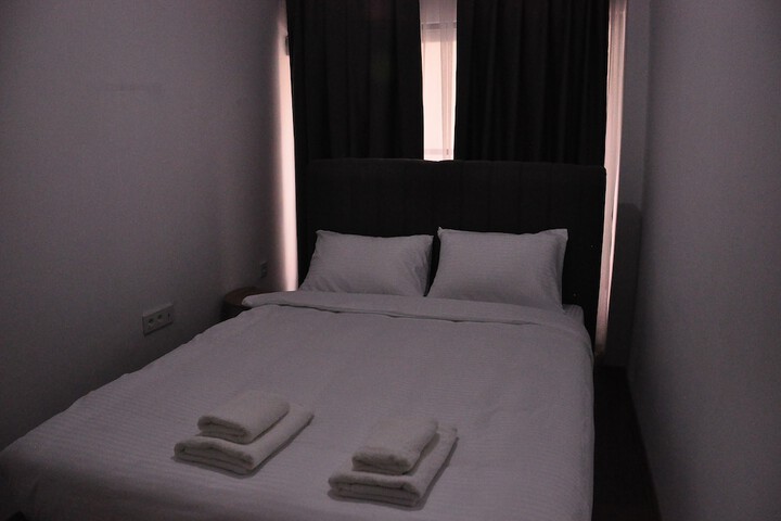 Room 6 of 12