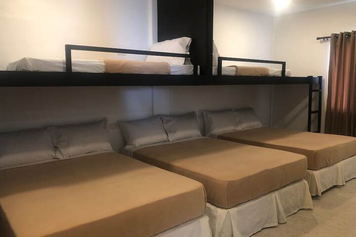 Room 2 of 66