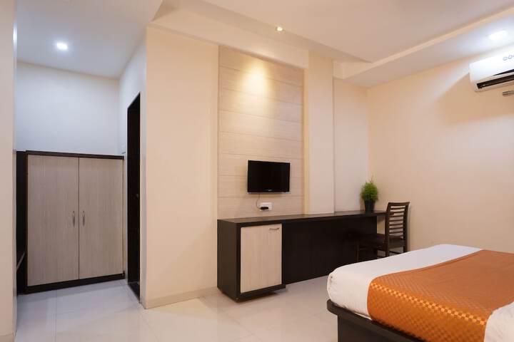 Room 17 of 33