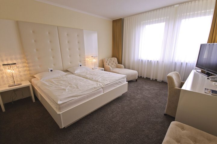 Room 16 of 129