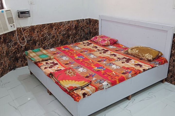 Room 4 of 20