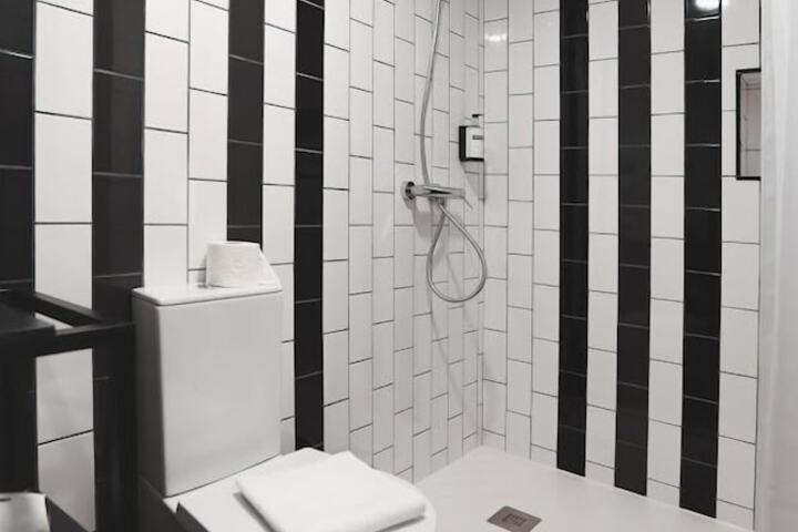 Room 16 of 53