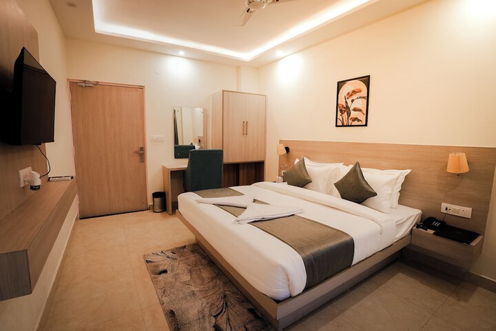 Room 2 of 19