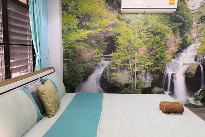 Room 11 of 19