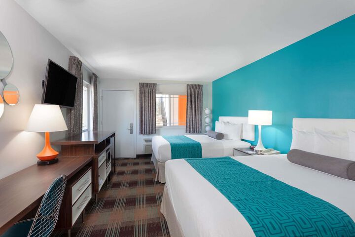 1 King Bed (2 of 12)