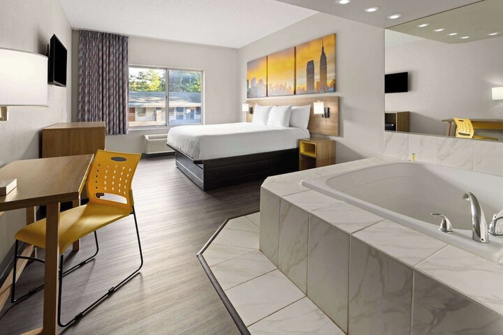 1 King Bed Mobility Accessible Bathtub with Grab Bars (16 of 34)