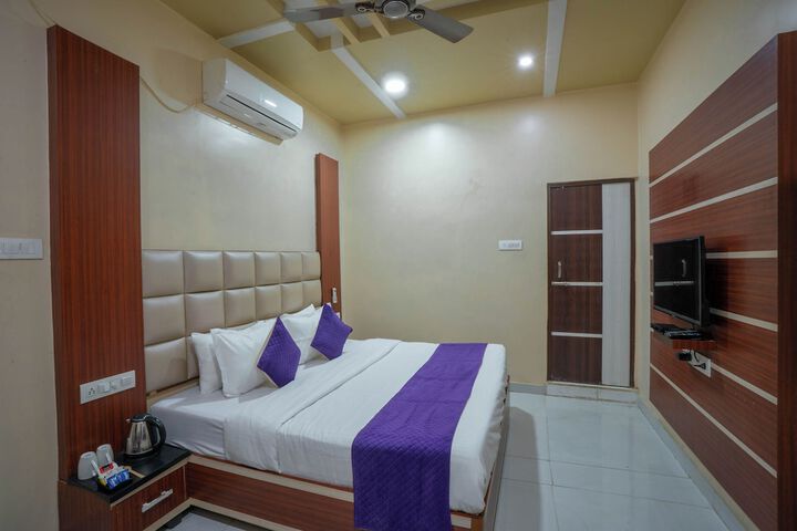 Room 3 of 40