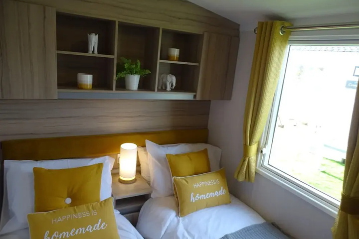 Room 2 of 15