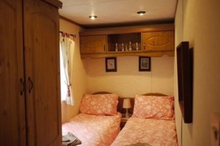 Room 5 of 12