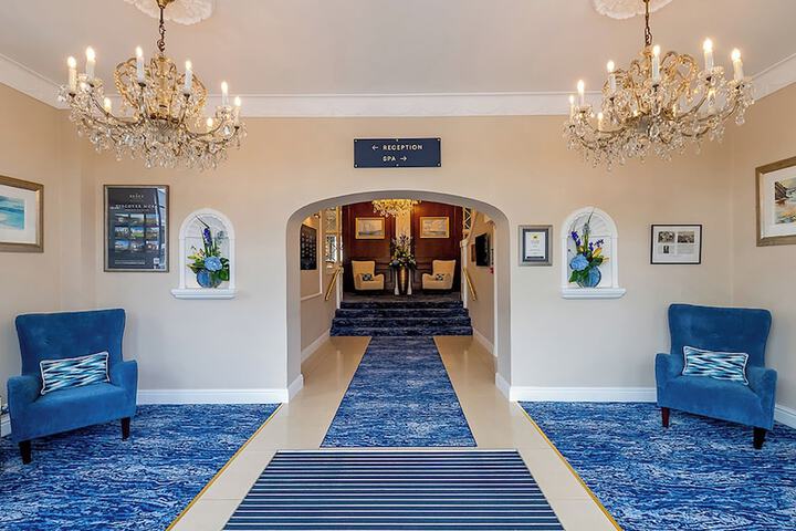 Entrance & Lobby