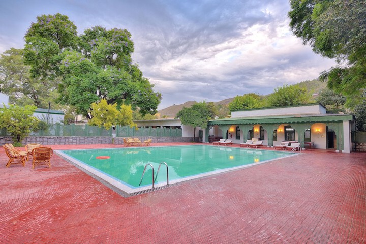 Pool 13 of 39