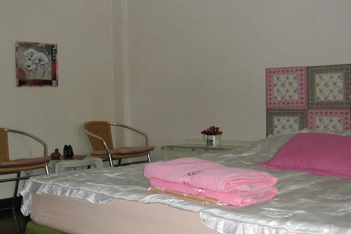 Room 8 of 43