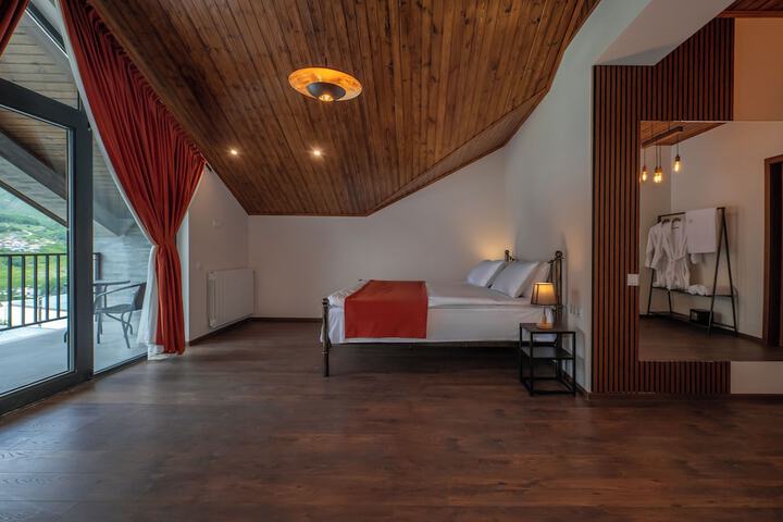 Room 3 of 62