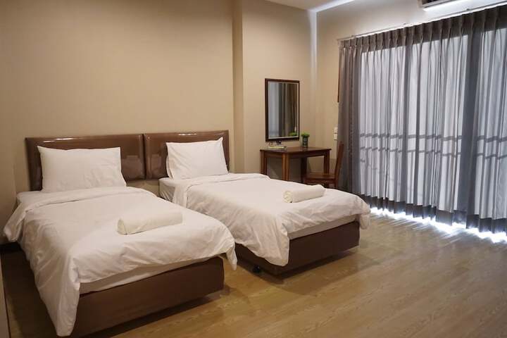 Room 15 of 48