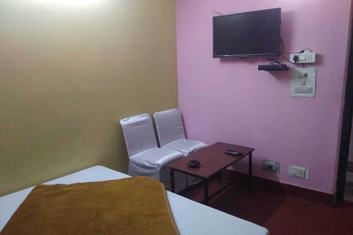 Room 14 of 28