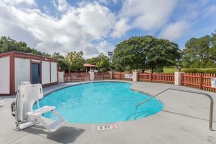 Pool 31 of 35