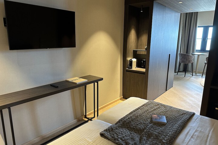 Room 10 of 53