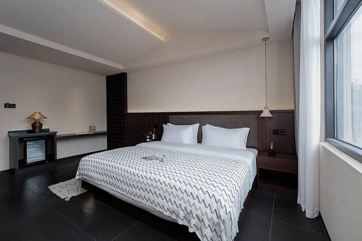 Room 12 of 60