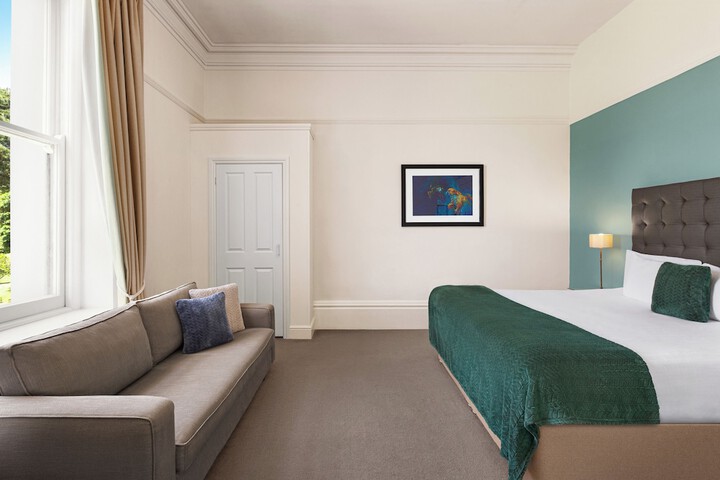 Room 5 of 90
