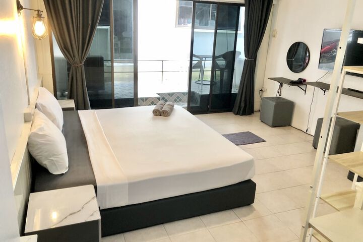 Room 4 of 89