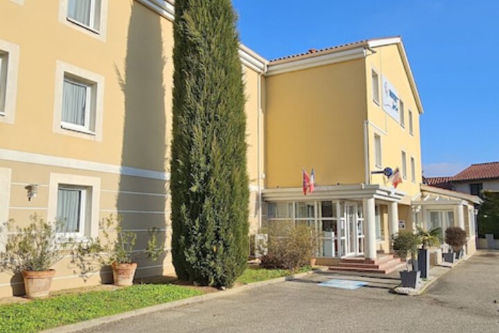 Hotel 63 of 64