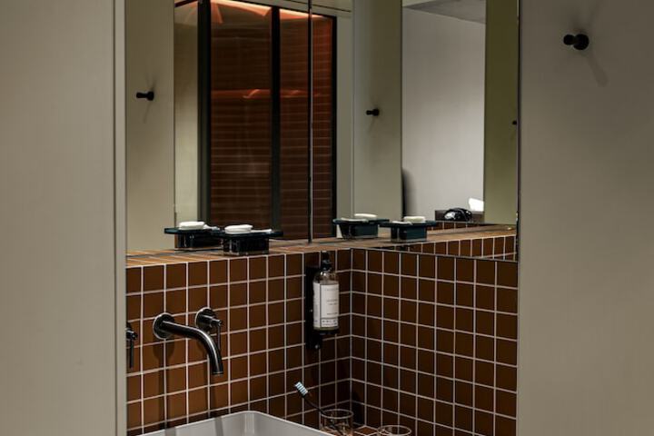 Room 25 of 40