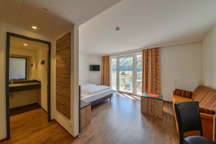 Room 6 of 34