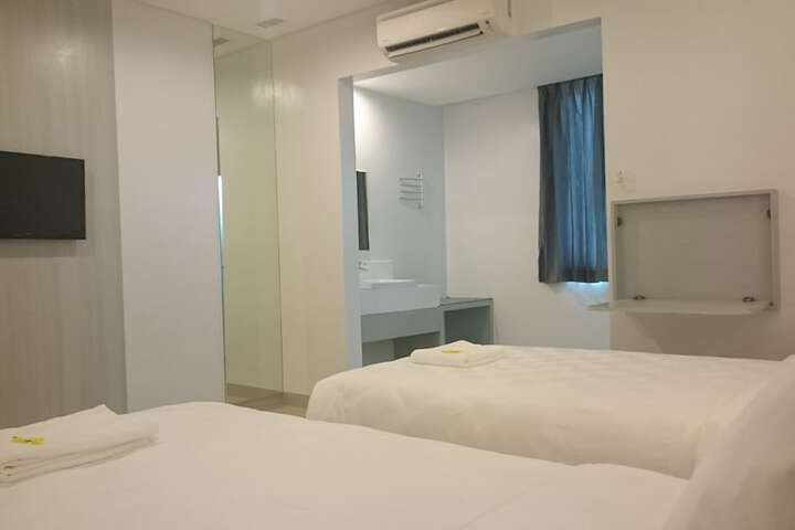 Room 20 of 33
